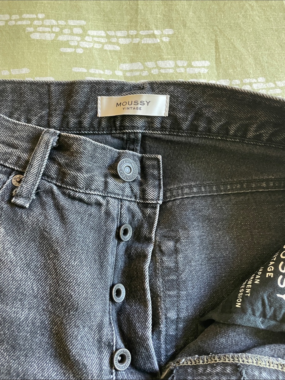 Moussy Black Straight-Leg Jeans - size 26 - Picture 2 of 4